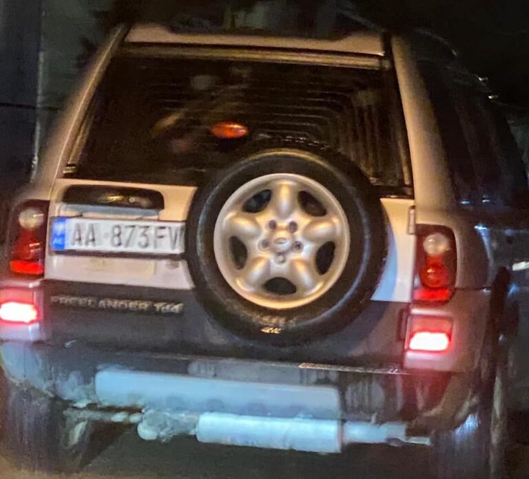 Denoncimi nga Durrësi: Ky mjet është duke shpërndarë lekë në këmbim të votave tek Lagja e Keçve