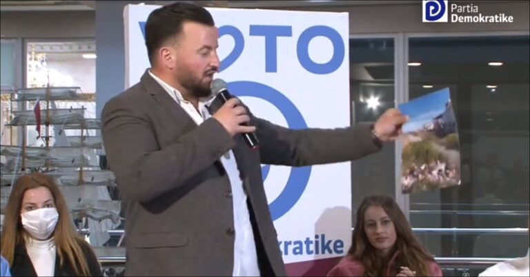 VIDEO/ Braktisja vazhdon: teksa Rama flet në miting, mbi 500 socialistë bashkohen me Bashën në Durrës