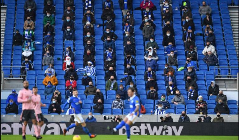 Anglia gati të rihapë stadiumet, nis shitja e abonimeve te tifozët