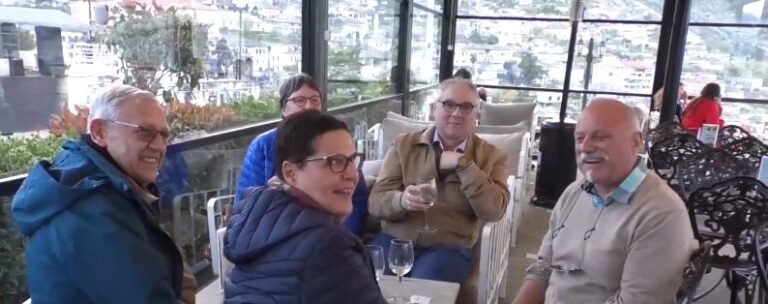 Turistët e parë në Gjirokastër janë nga Zvicra: Qytet i mrekullueshëm, do e rekomandojmë