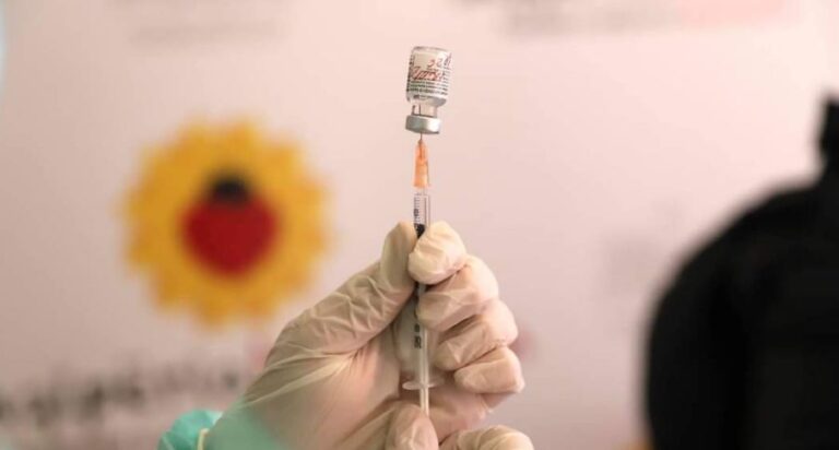 Serbia do ofrojë dozën e tretë të vaksinës për qytetarët e rrezikuar