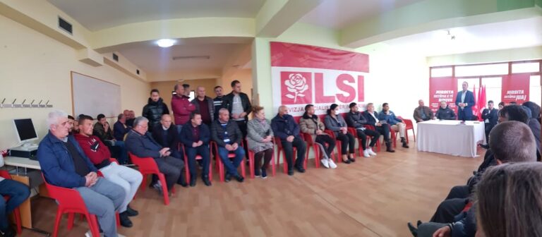 Viktor Tusha ndez Mirditën, qytetarët përkrah LSI-së: Votoni të ardhmen e duhur