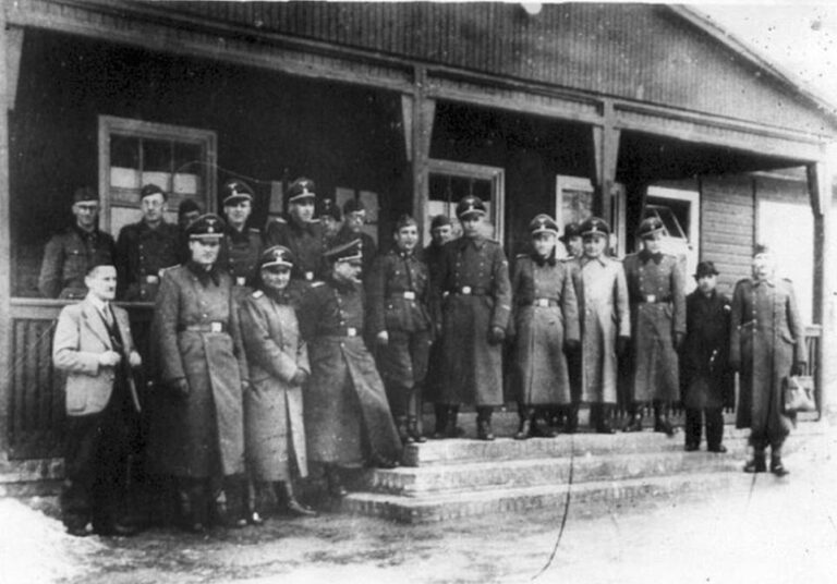 Brenda ndërtesës ku oficerët nazistë shikonin “spektaklin e xhuxhëve”, para se të bënin eksperimente me ta