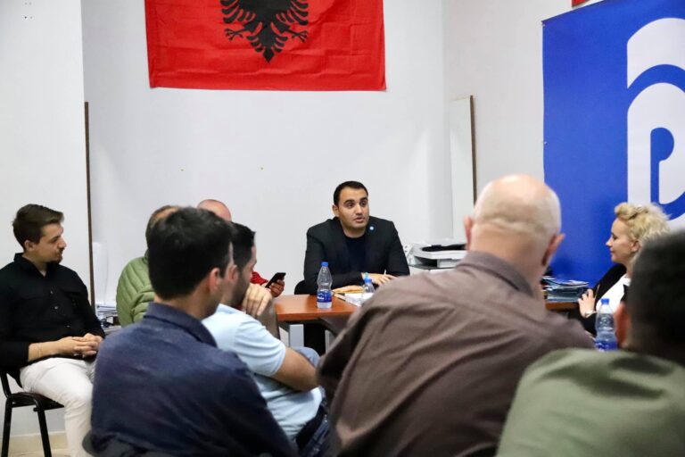 Këlliçi me demokratë të ”Unazës së Re”: Përkrahës të ndryshimit, qëndrestarë të Tiranës