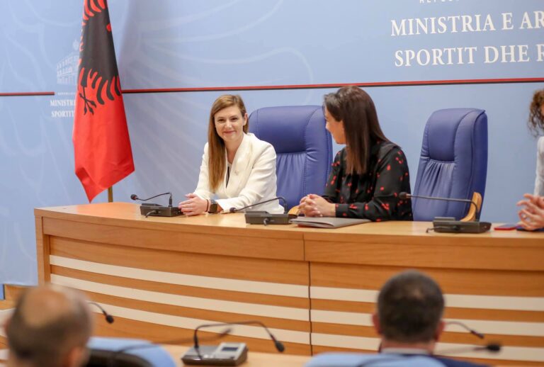 Kushi prezanton Bora Muzhaqin si zv/ministre për Rininë