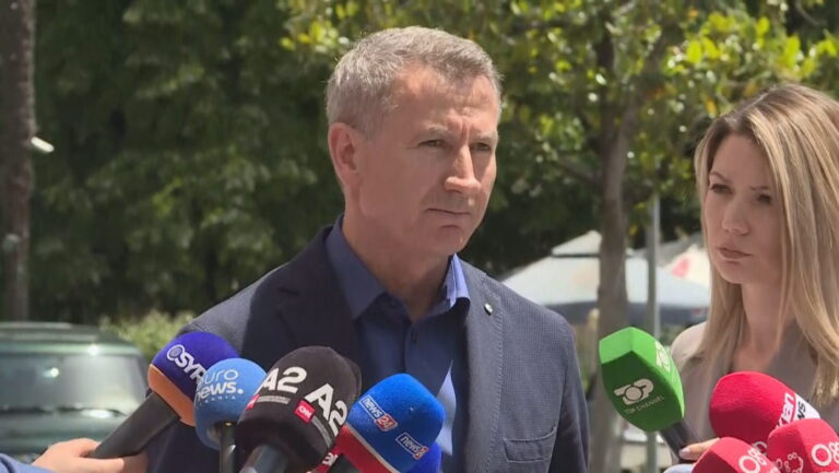Kërkesa për Berishën, Kadilli: E turpshme që Basha të vihet me shpatulla pas muri nga ambasadorja