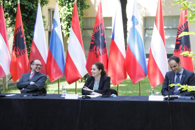 3 ministrat e Jashtëm të BE në Tiranë: Koha për nisjen e negociatave