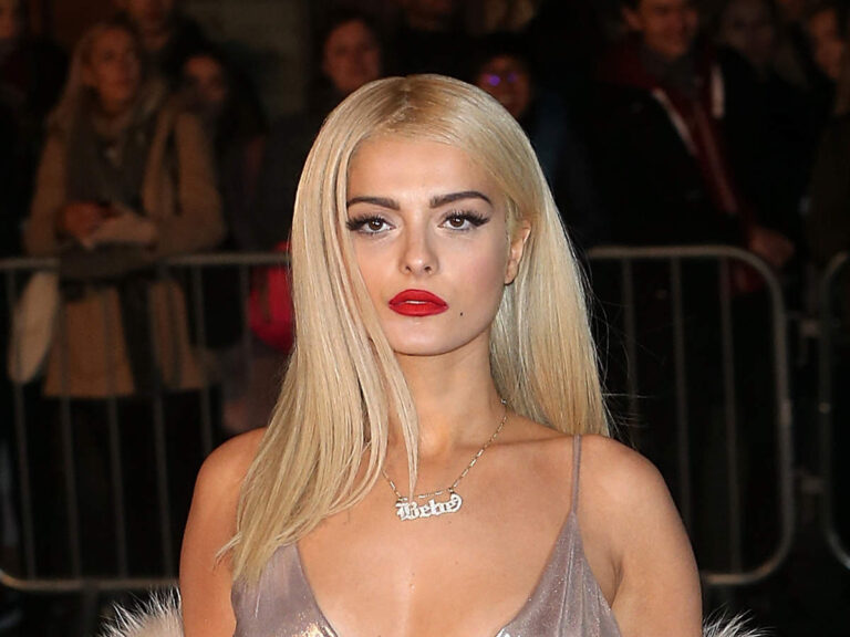Bebe Rexha pranon se është biseksuale: Kam dalë me vajza të famshme