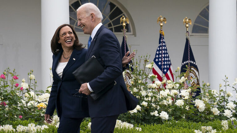 ”Ditë e mrekullueshme për Amerikën”, Biden del pa maskë: Nëse jeni të vaksinuar…