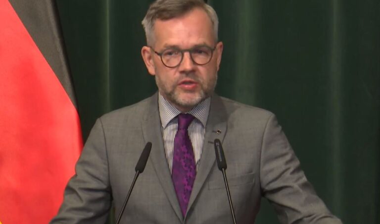 Ministri gjerman për Europën, Roth thirrje Ramës: Kushtojini vëmendje rinisë, pasi po ikin nga Shqipëria