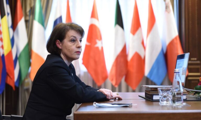 Ministrja Donika Gërvalla: Jam me Covid-19, por si kokrra e mollës