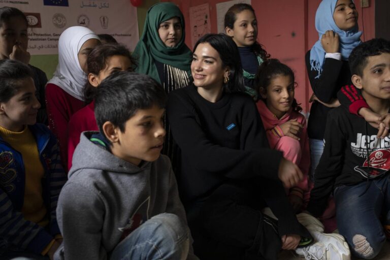 Dua Lipa mbështet palestinezët: Spastrimi etnik duhet të marrë fund