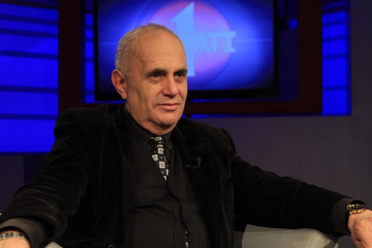 ”Mazhoranca s’ka argumente”/ Fuga: Nuk gjykohet Presidenti për deklarata, puna e tij matet me dekrete