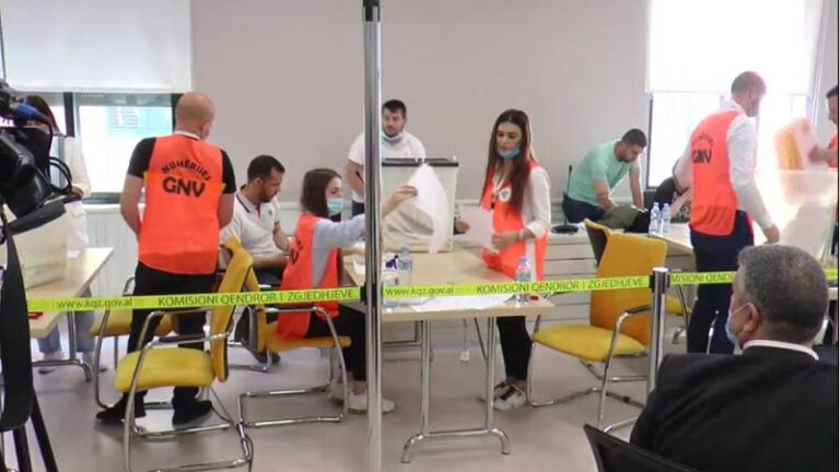Mbyllet rinumërimi i 114 kutive në qarkun e Beratit