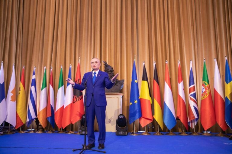Presidenti Meta: Shqipëria si Europa, kur politika ti jap forcë zërit të rinisë. Të çlirohemi nga çdo formë e regjimeve hibride
