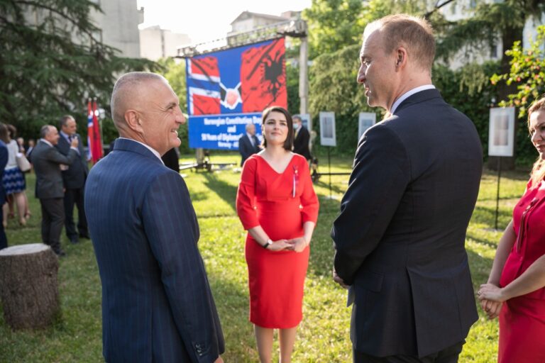 Presidenti Meta përshëndet 50-vjetorin e vendosjes së marrëdhënieve diplomatike mes Shqipërisë dhe Mbretërisë së Norvegjisë
