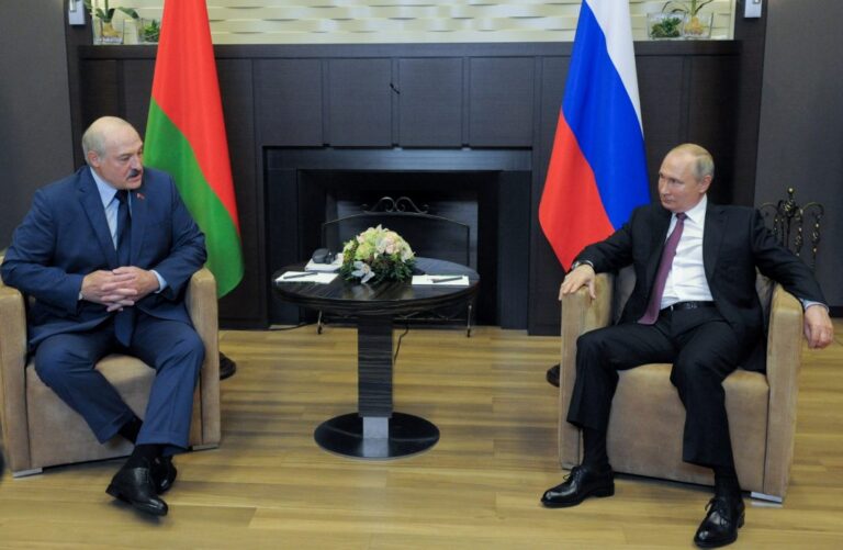 Lukashenko-Putin bashkojnë forcat: Perëndimi po nxit trazira