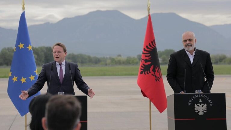 Në sy të Varhelyit, Rama sillet si “diplomat”: PD i shtrij dorën pa ndërprerje