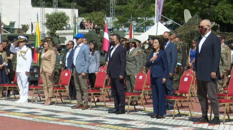 “Defender 2021” zbarkon në Tiranë/ Meta, Yuri Kim dhe Rama të pranishëm në shesh