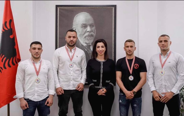 Ministrja Kushi takon medalistët e Kampionatit Ballkanik të Boksit: Rrisim mbështetjen ndaj sportistëve