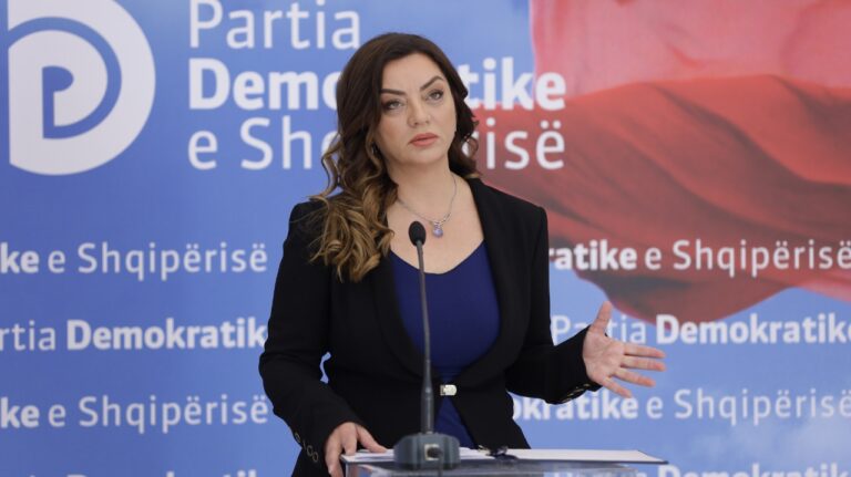 Vokshi: AMA dhe RTSH-ja po kapen totalisht nga qeveria