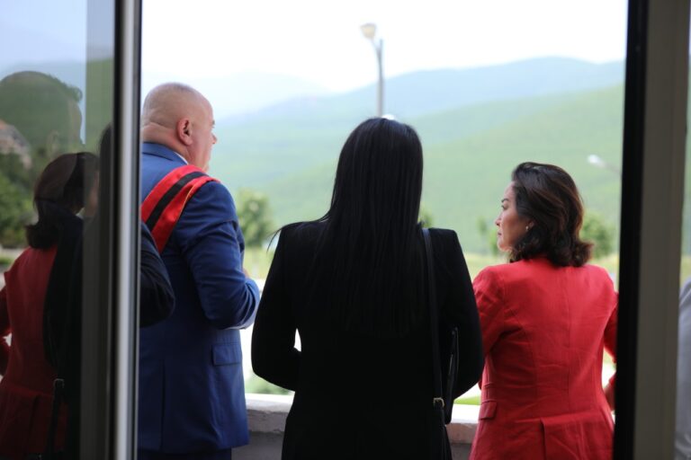 Yuri Kim vizitë për herë të parë në Kukës