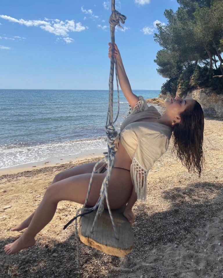 Demi Rose provokon sërish, tregon format bombastike nga Ibiza