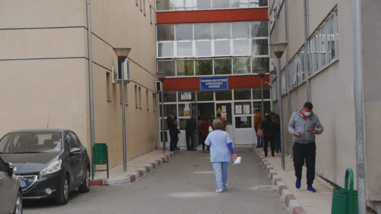 Mutacioni indian në Shqipëri? Vdes 50-vjeçari nga Cerriku me simptoma të ngjashme
