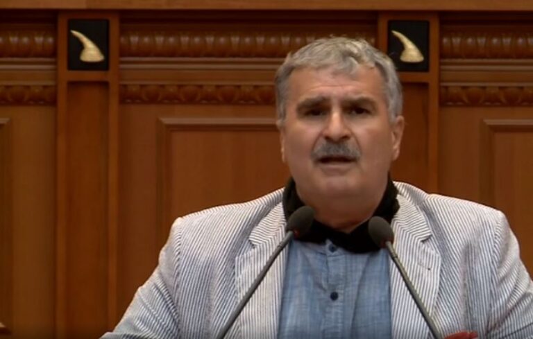 Gjuzi akuza të forta Ballës: E ke mandat gjaku, e kisha mik Pjerin Xhuvanin, ti e nxore në pritë