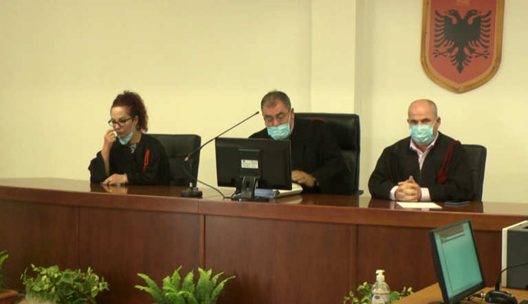 Përplasja me armë në Elbasan, Apeli lë në fuqi vendimin e Shkallës së Parë/ “Për pak ditë djali i tij i nënshtrohet transplantit të veshkave”, nga kërkesat tek pyetjet e avokatëve, çfarë ndodhi në gjykatë