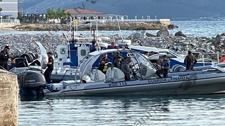 Kapet gomonia me 577 kg drogë në Karaburun. Arrestohen tre persona