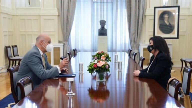Ministri i Jashtëm grek takon ambasadoren shqiptare Hajdaraga, zbulohen dy temat kryesore të diskutimit