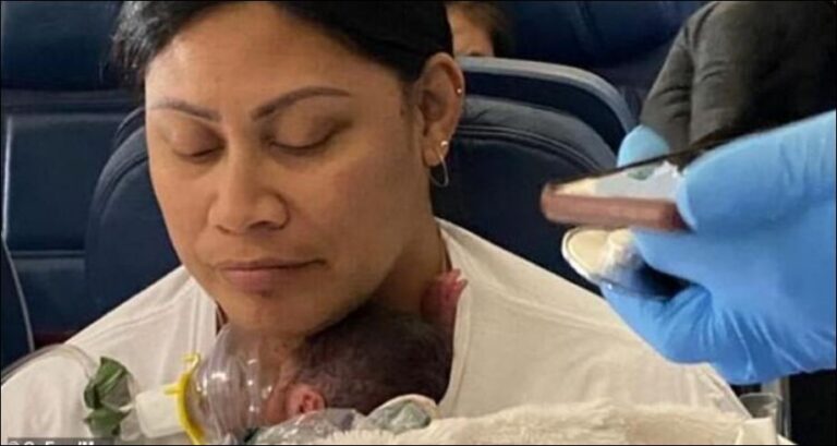 Nuk ishte në dijeni për shtatzaninë e saj, gruaja lind në aeroplan