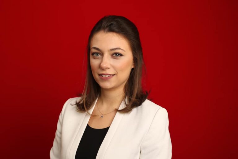 Heqja e karantinës për emigrantët, Mehmetaj: Çfarë duhet akoma për të kuptuar që zgjedhje nuk ka pasur?