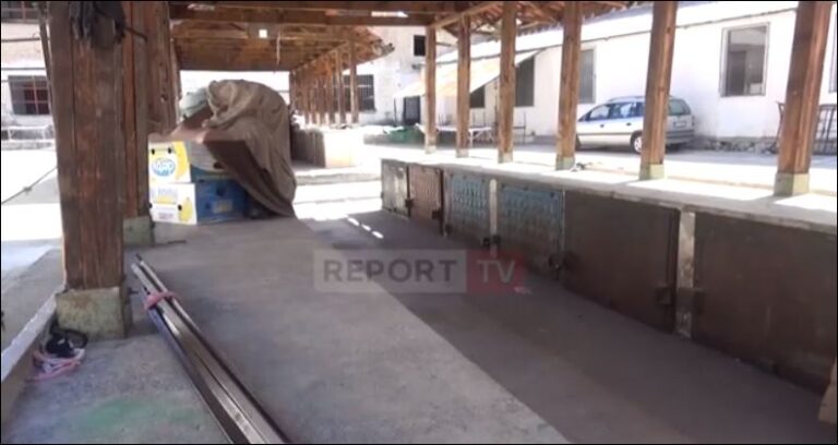 S’ka blerës, tregtarët në Librazhd: Po falimentojmë, jemi në luftë për mbijetesë! 200 lekë xhiro në ditë, është tmerr (VIDEO)
