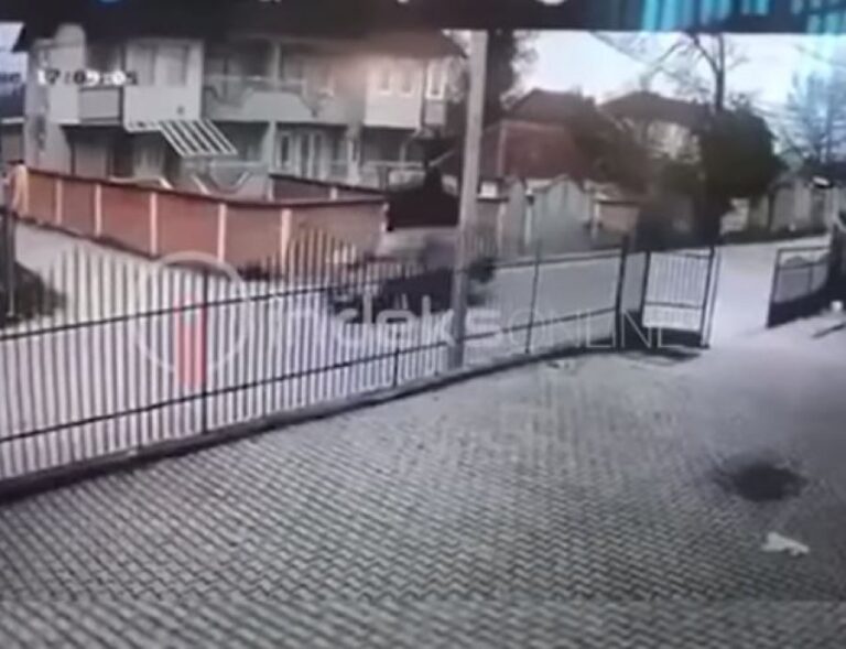 Pamje të rënda/ Momenti kur makina përplas për vdekje vogëlushen shqiptare