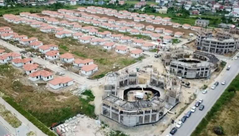Rama zgjohet në lagjen “Rilindja”: Ju uroj një të diel të bukur (VIDEO)