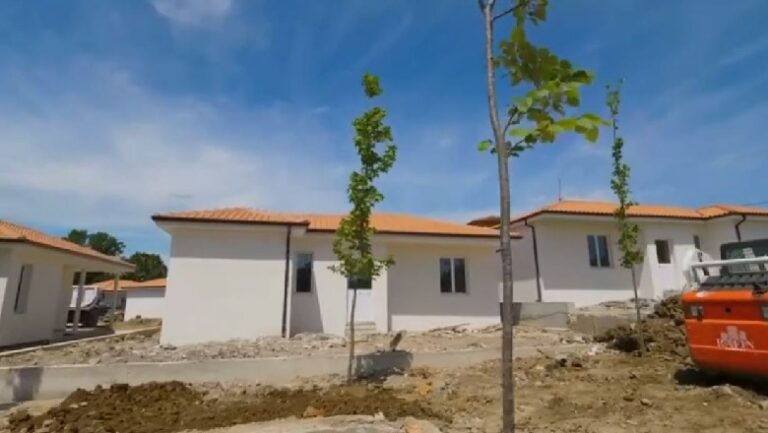 Rama publikon pamjet nga punimet në lagje e re në Vaqarr (VIDEO)
