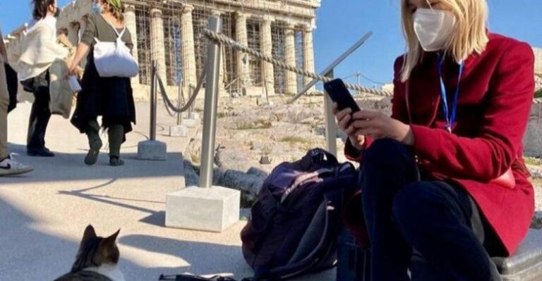 Greqia hap dyert për turistët nga 15 maji/ Cilat janë vendet që përfshihen në “Pasaportën e Gjelbër” dhe çfarë ndodh me ata që kanë marrë vaksinën ruse e kineze