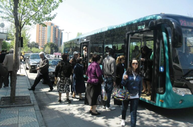 Nga tetori autobusët urbanë me GPS