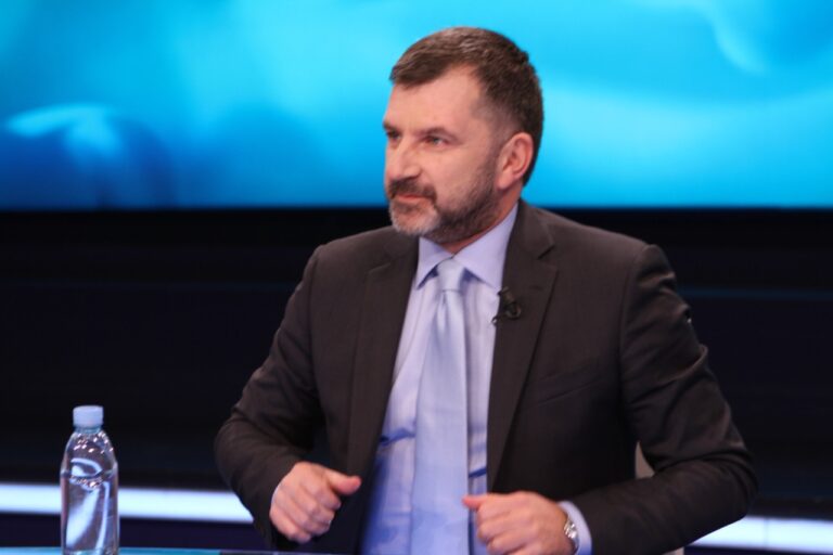 Lëreni Olta Xhaçkën, por merruni me gjykatësit sharlatanë