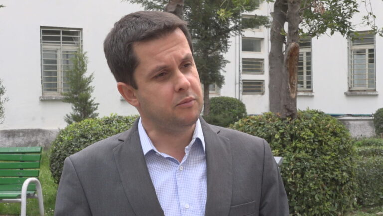 Vaksina e fruthit shkakton autizëm? Alimehmeti: Nëse do të ishte e vërtetë…