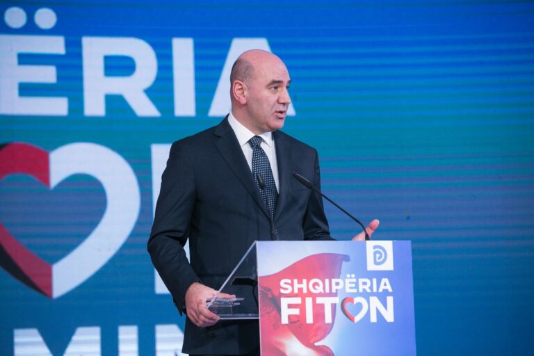 Rushaj: Po përdorni fondet e tërmetit për të fituar biznesi afër jush