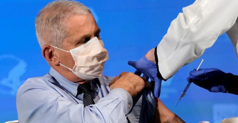 Fauci: Omicroni mund të shkaktojë simptoma më të lehta se Delta