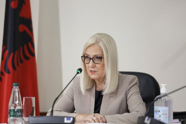 Lindita Nikolla: Rama nuk i ka vënë ”vijë të kuqe” Bashës për t’u ulur në një tryezë