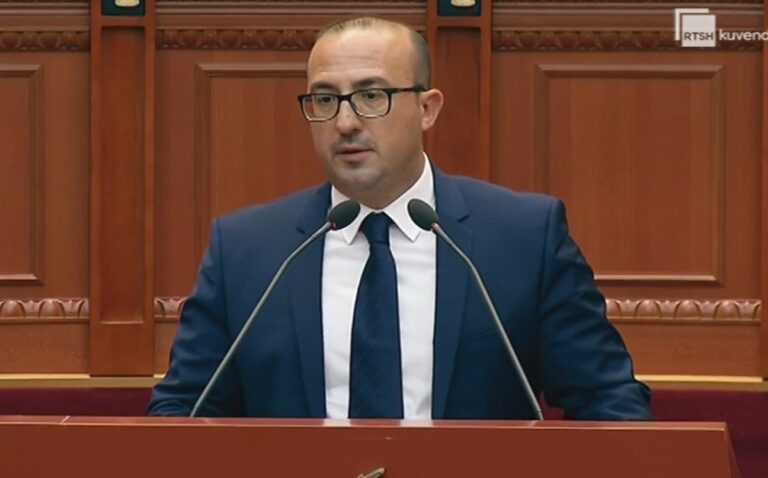 Takimi i Ramës me kryebashkiakët e PS, ironizon Korreshi: Në Lushnje s’pastrohen kanalet