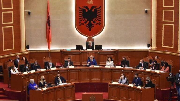PS dhe opozita bëjnë paqe për vaksinat, votohet akti normativ për blerjen e 500 mijë doza Pfizer