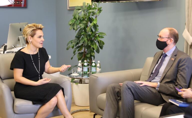 Kryemadhi pret ambasadorin e ri të Britanisë, tregon edhe se për çfarë biseduan