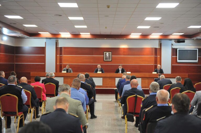 Ulsi Manja takon drejtorët e burgjeve, zbardhen kërkesat