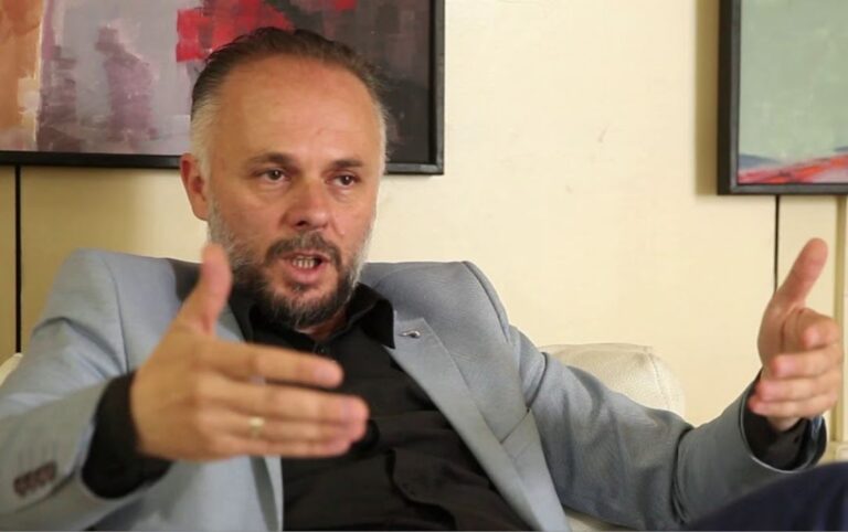 Impresario mbi portretin e krijuesit Tafil Peci dhe ngërthim i frymës moderne në veprat e artistit